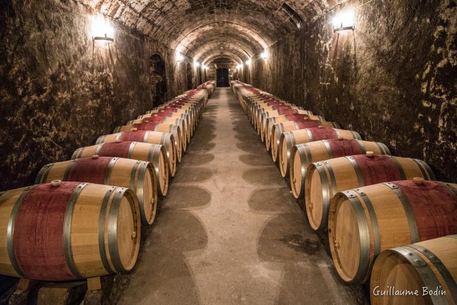 La plus vieille cave du domaine ou vieillissent les vins de l'année – à Chateau Pontet-Canet.