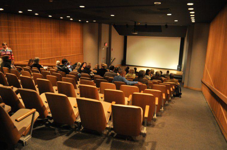 La salle se remplie tranquilement pour arriver à une cinquantaine de spectateurs par séance.