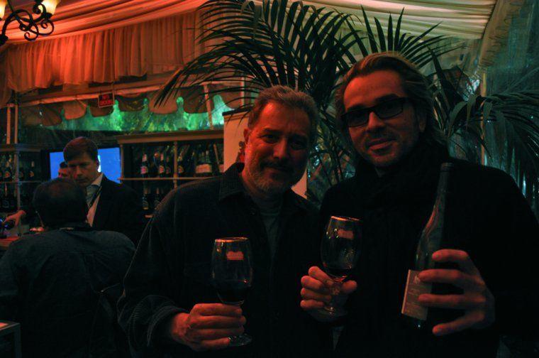 Après les projections un petit verre de Franc de Pied de chez Thierry Germain avec Doug Stones (Président du Festival) et Roger Durling (Directeur du Festival)... deux passionnés de vins qui ont largement contribués à ce que "La Clef des Terroirs" soit projeté dans les meilleurs conditions possibles aux Etats-Unis.