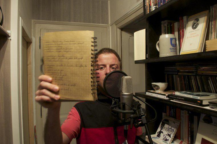 Guillaume Bodin recording the voice-overs in Silvère's flat.
