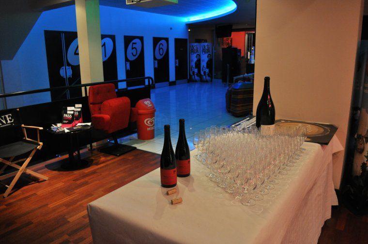 Dégustation des vins du Domaine des Roches Neuves au cinéma Le Palace à Saumur