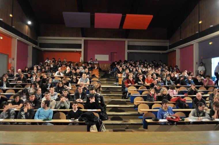 Les élèves du lycée viticole de Beaune assistant à une conférence