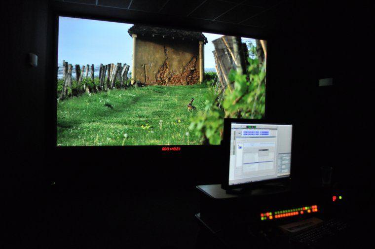 La Clef des Terroirs sur un écran de projection de cinéma chez Ymagis à Paris