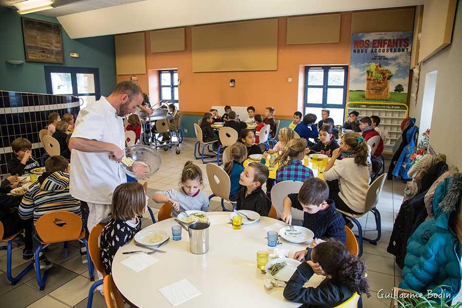 Le restaurant scolaire de Barjac : 250 repas bio servis chaque jour - Guillaume Bodin